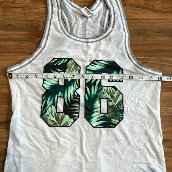 VS Pink Tank - Picture 4 of 6